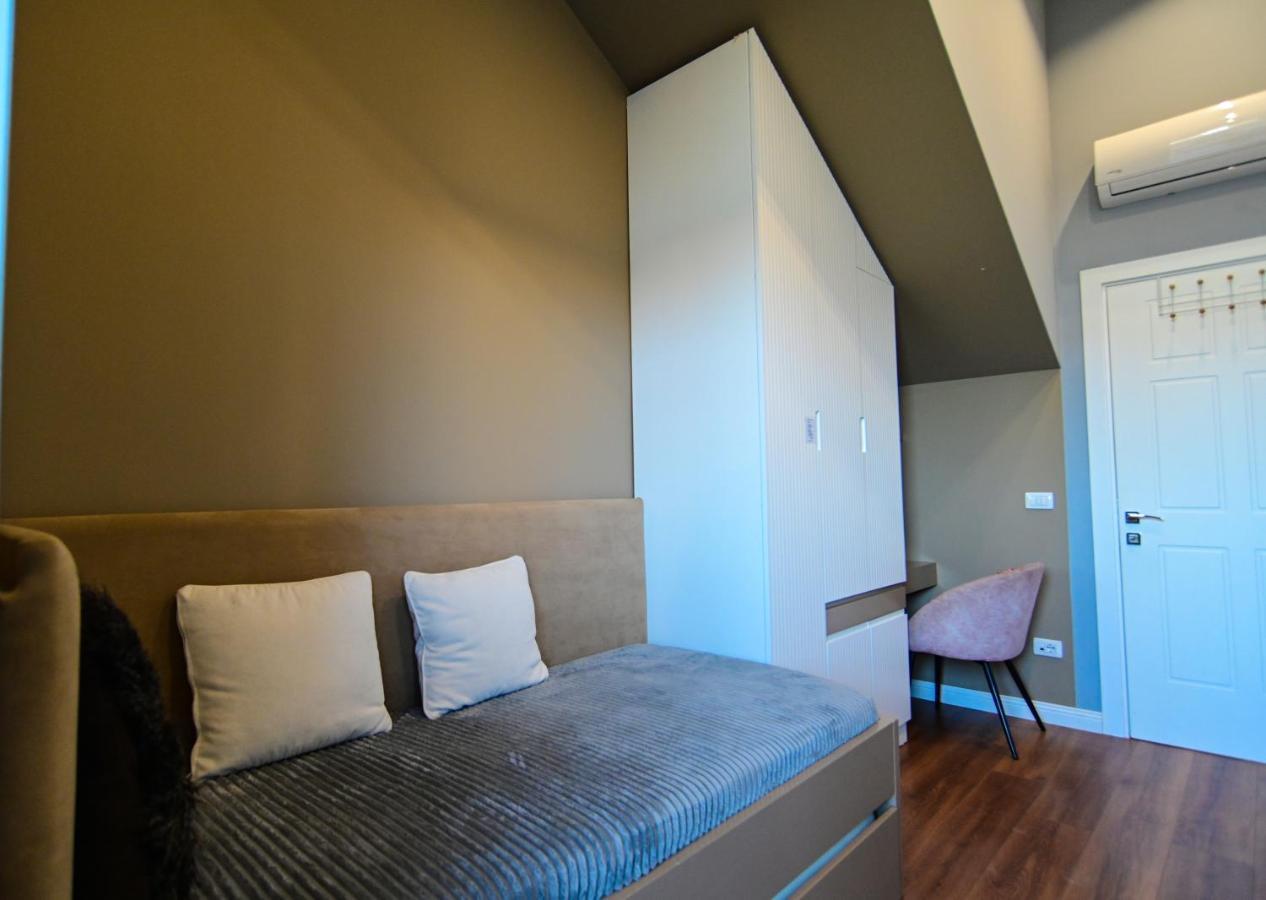 Stylish Two Bedroom House With Private Pool Tirana Extérieur photo