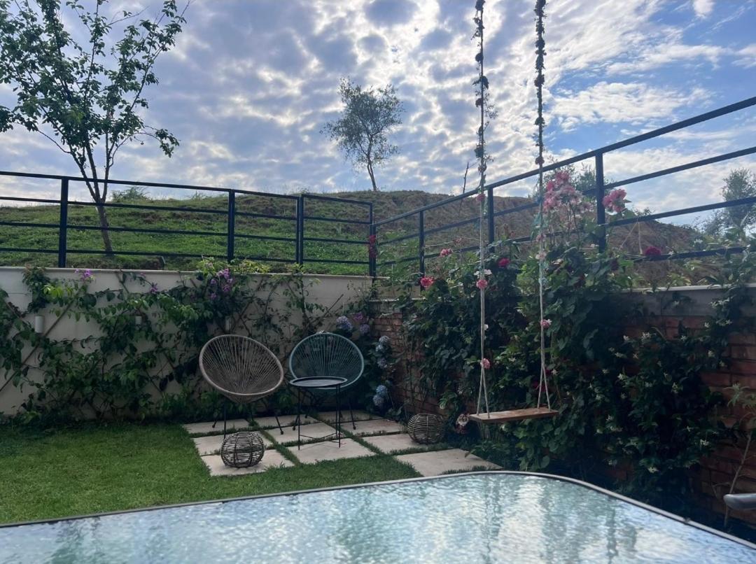 Stylish Two Bedroom House With Private Pool Tirana Extérieur photo